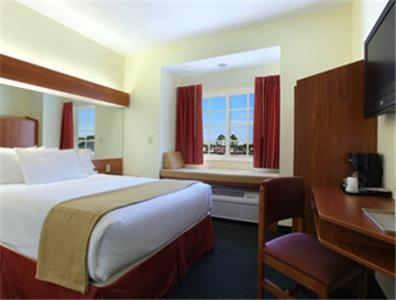 Microtel Inn & Suites By Wyndham Port Charlotte Punta Gorda חדר תמונה